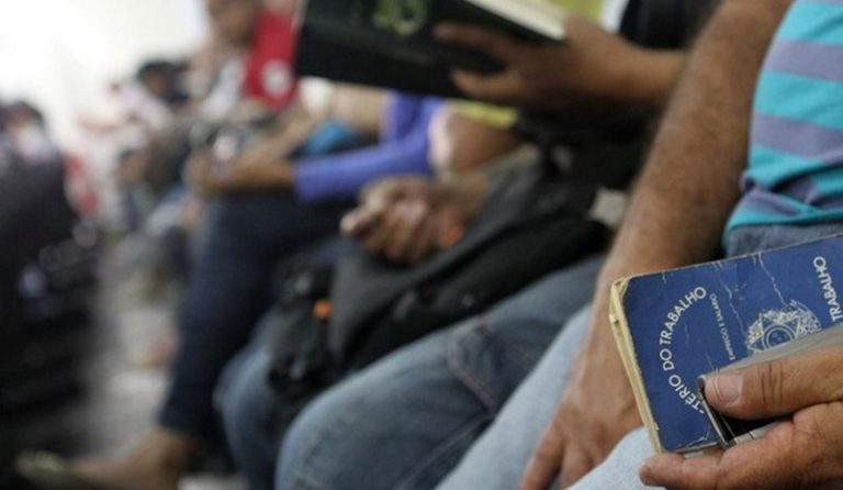 Desemprego por período longo faz renda cair mais